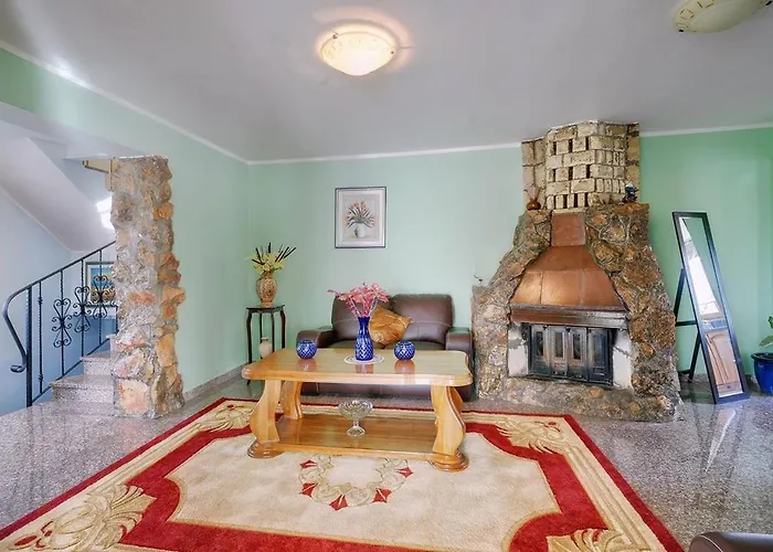 Fatima Villa Valtura